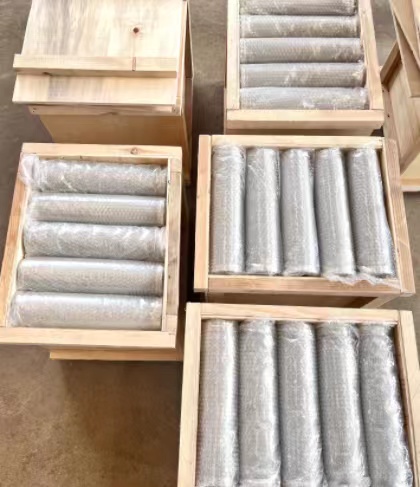 Melt filter elements repurchased by customers are packaged and delivered